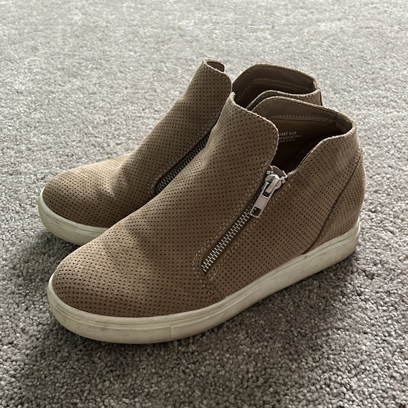 Booties - Picture 3 of 3